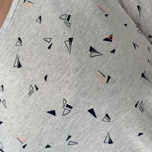 Very nice viscose top with a small pattern and elastic at the bottom - Picture 4 of 8